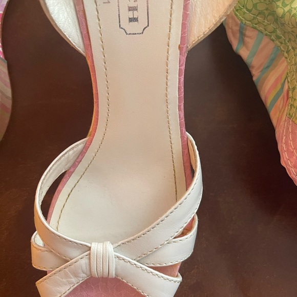 Coach - Picture 2 of 16